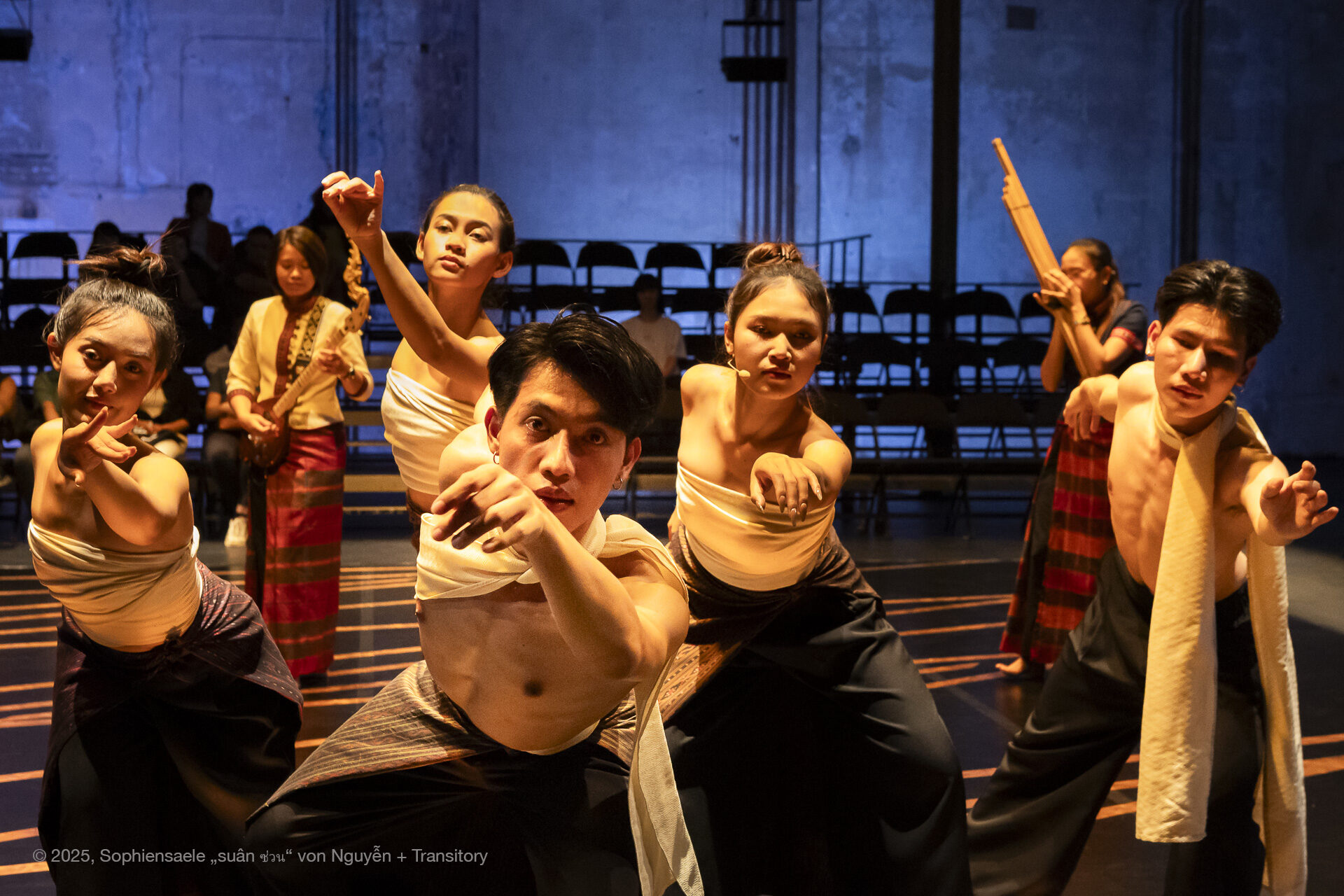 Nguyễn + Transitory - suân ซ่วน